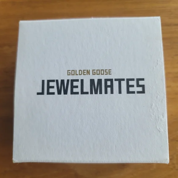 NIB ✨️Golden Goose Lace Lock Star Pin In Antique Gold Gorgeous✨️ - Picture 13 of 14